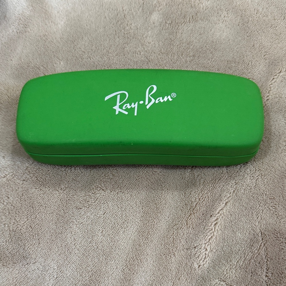 Ray-Ban Vibrant Green Glasses Case